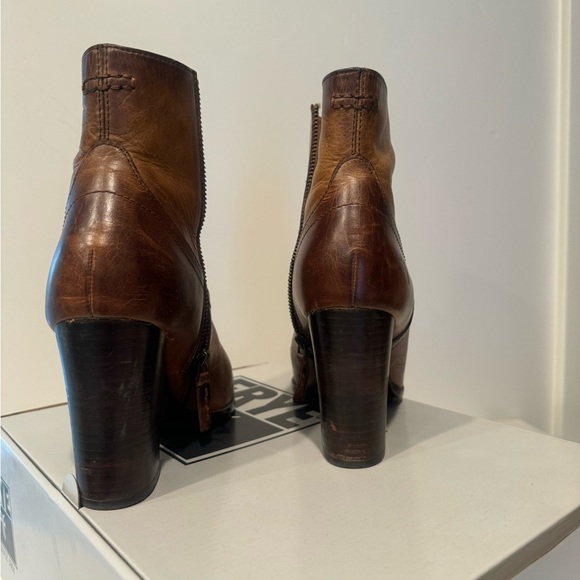 Gorgeous almost new Frye leather Boots. - Picture 4 of 7